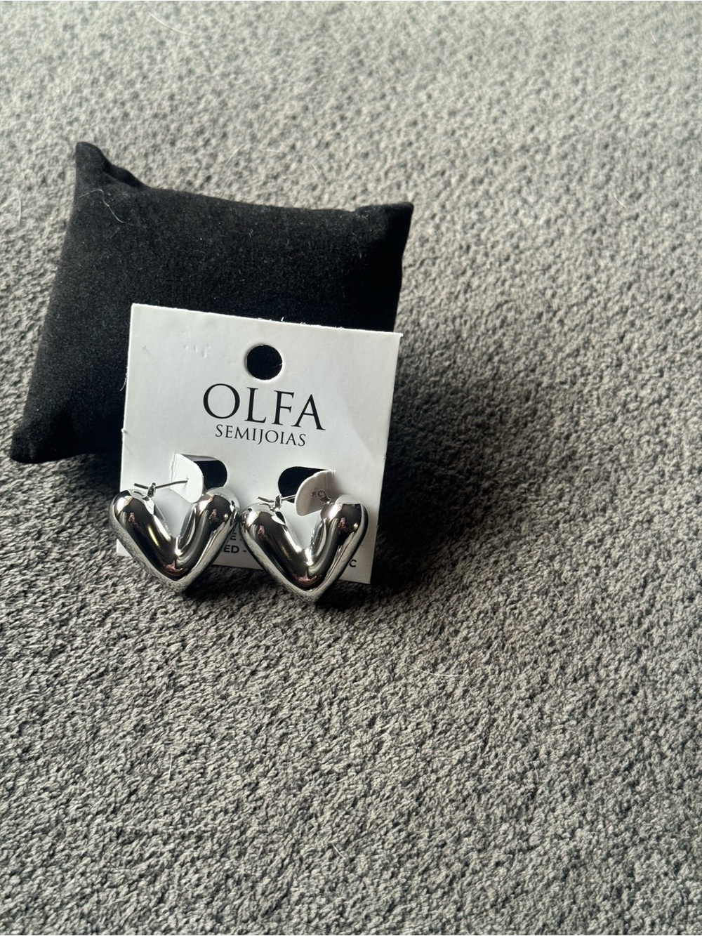 Olfa Silver Heart Hoop Earrings — Polished Puff Heart Design